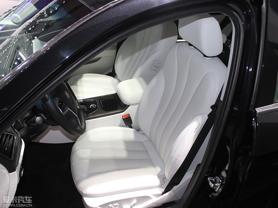 北汽紳寶2015款紳寶D80