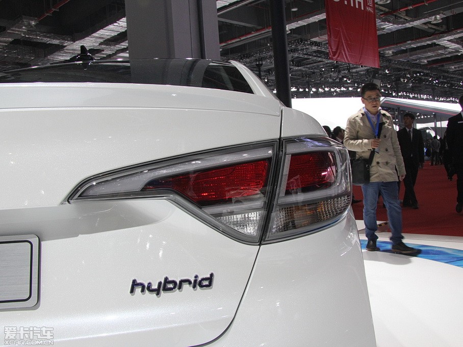 2015{Hybrid(M) Hybrid