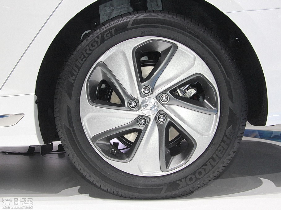 2015{Hybrid(M) Hybrid