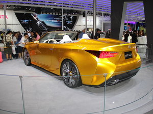 2015���׿��_˹LF-C2 �Ϻ�܇չ