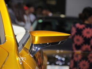 2015���׿��_˹LF-C2 �Ϻ�܇չ