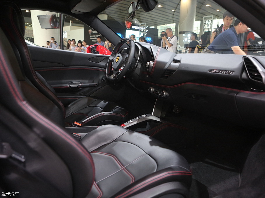 法拉利2016款法拉利488