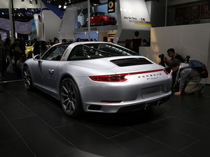 911