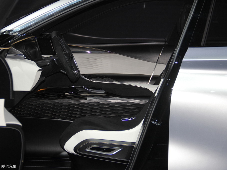 2016QX Sport Inspiration 