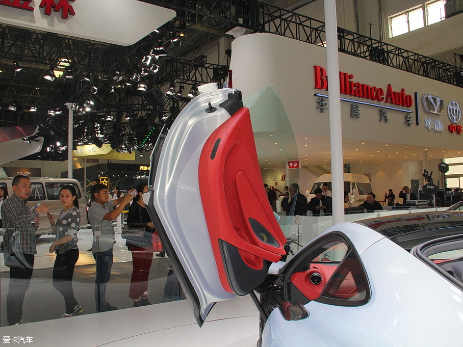 2016���~�P��570GT 