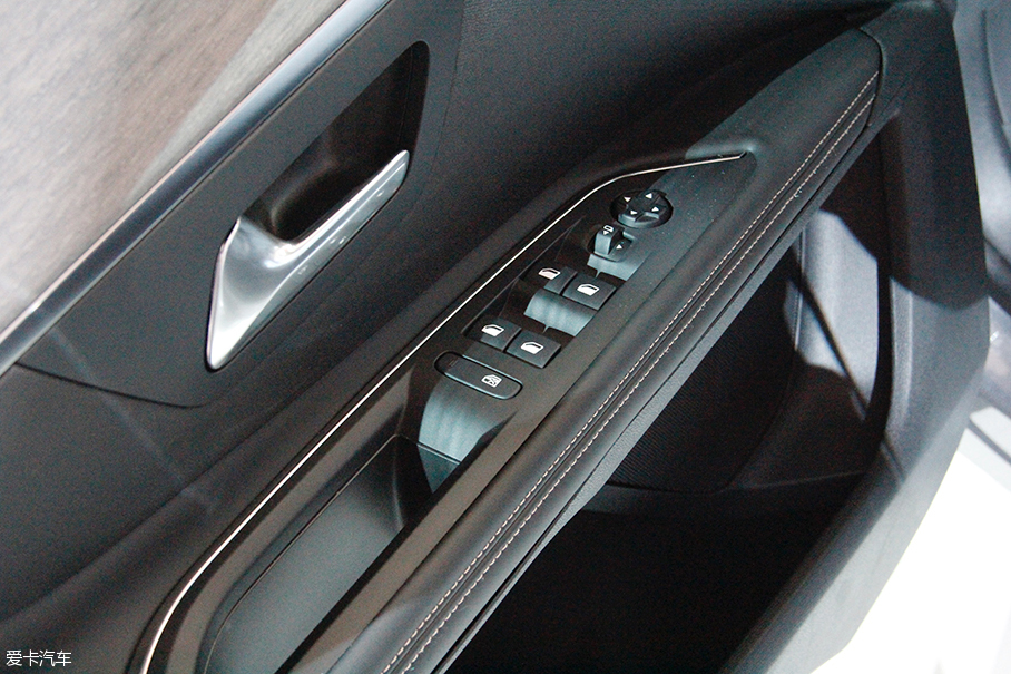 標(biāo)致5008巴黎車(chē)展靜評(píng)