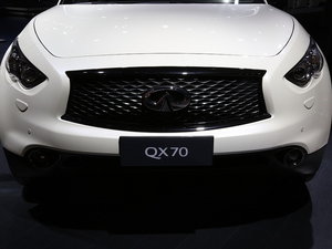 ӢQX70