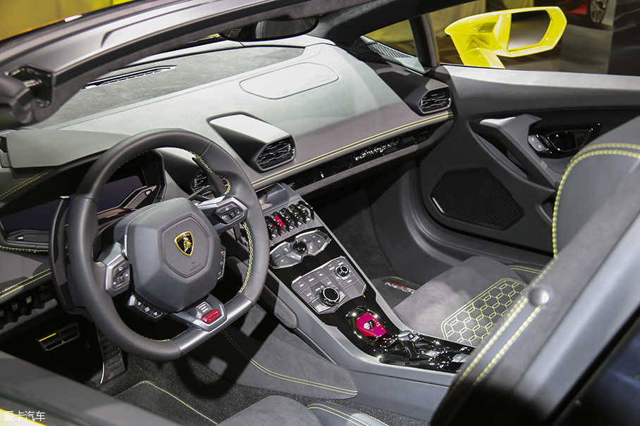 享受陽光 實(shí)拍Huracan LP580-2敞篷版