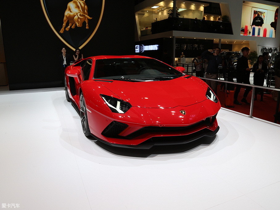 ˽⣬Aventador SAventadorĸĿͣ³ڿѧơءܷ涼6.5L V12µУ