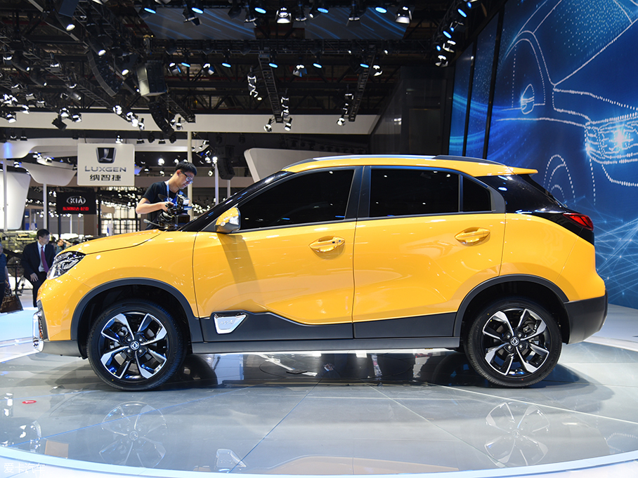 2017上海車展 全新東風風神AX4靜態評測