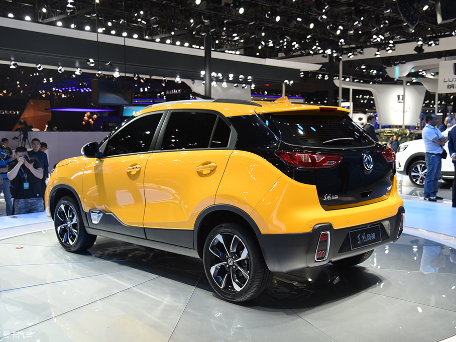 2017上海車展 全新東風風神AX4靜態評測