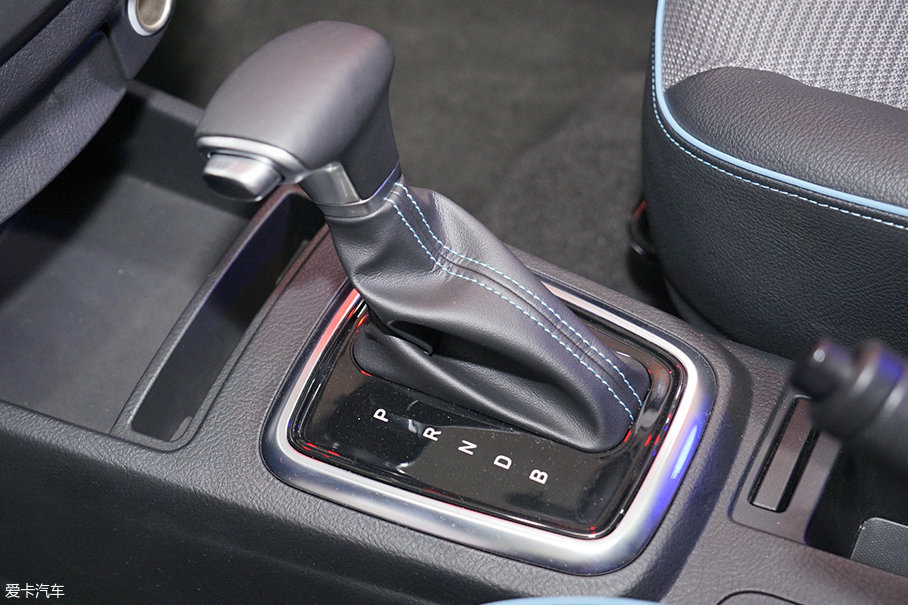 2017成都車展；靜評；實拍；東風悅達起亞；華騏；華騏