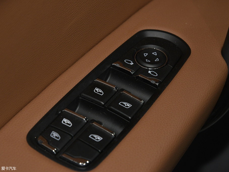 2017�̩T600 Coupe 