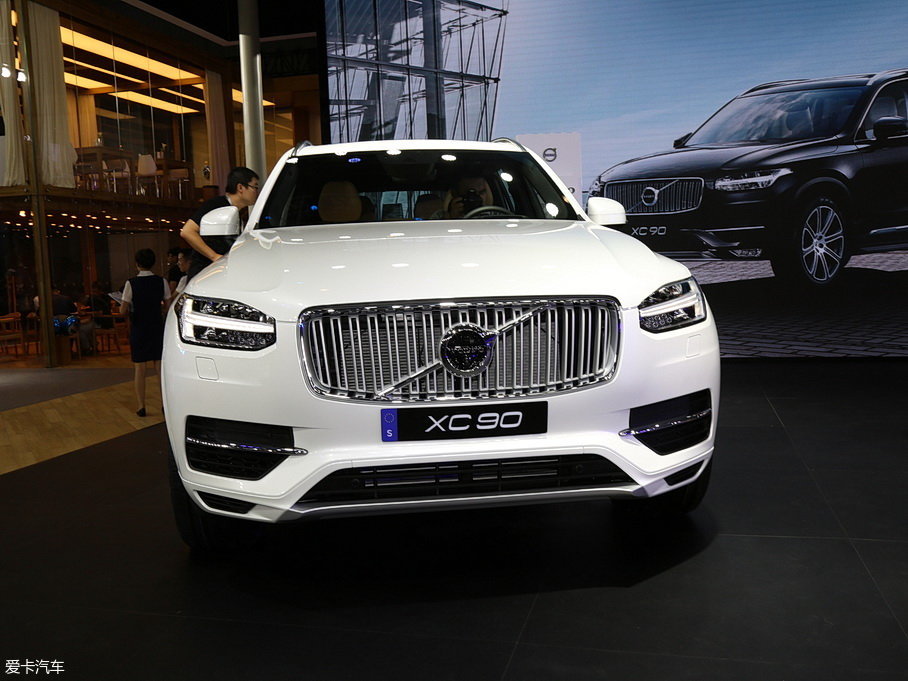 2018֠XC90 