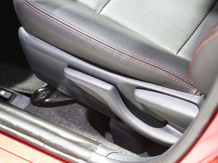 2017��YARiS L ���� 