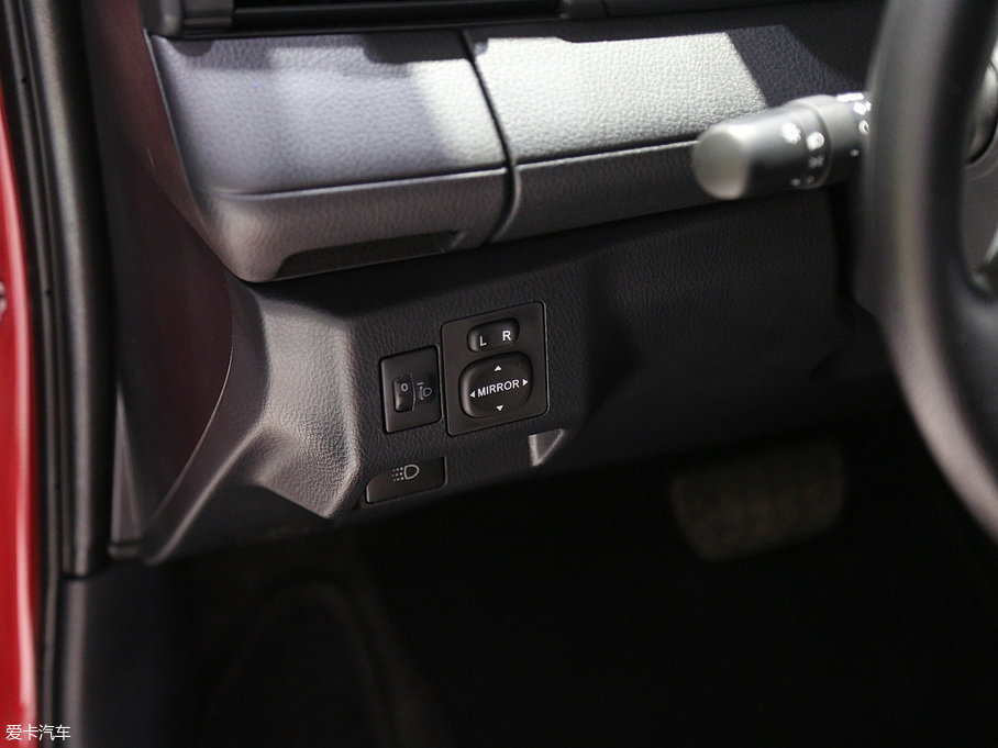 2017��YARiS L ���� 