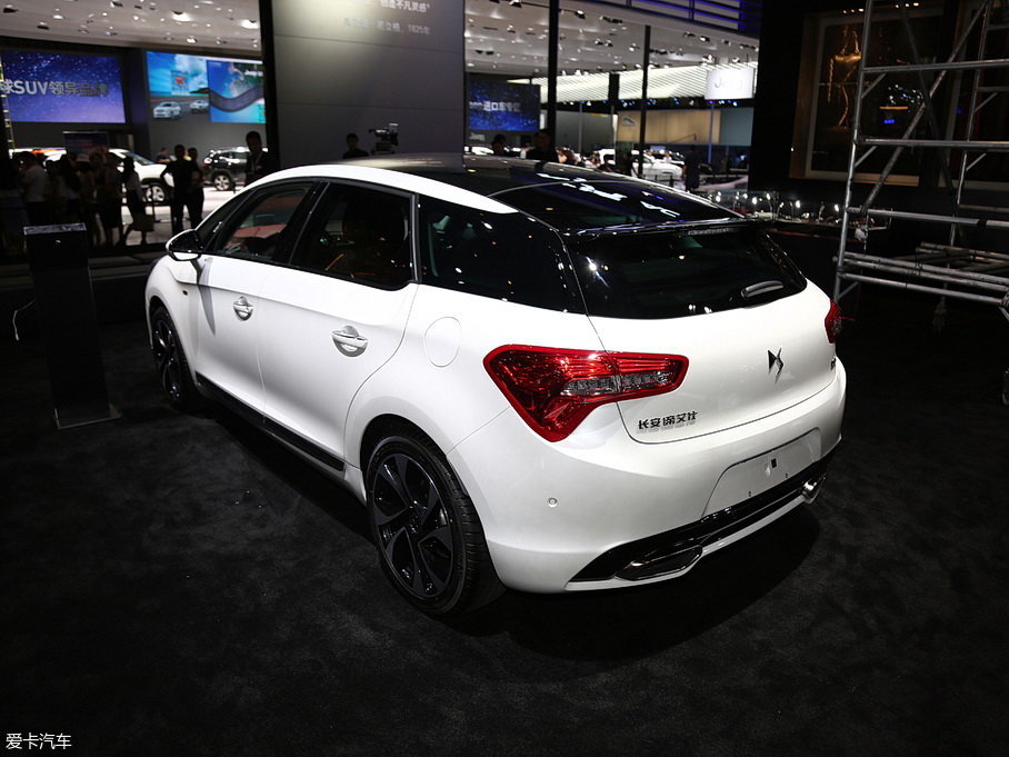 2015DS 5 