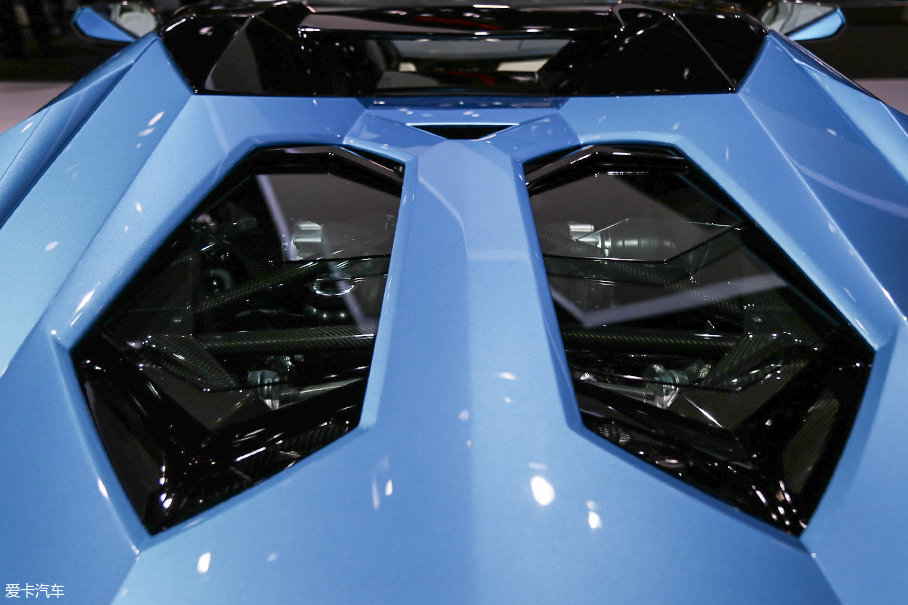 Aventador S Roadster䱸6.5L V12Ϊ544kW740PsֵŤΪ690NmͬʱӵISR 7䣬䱸涯תܡ