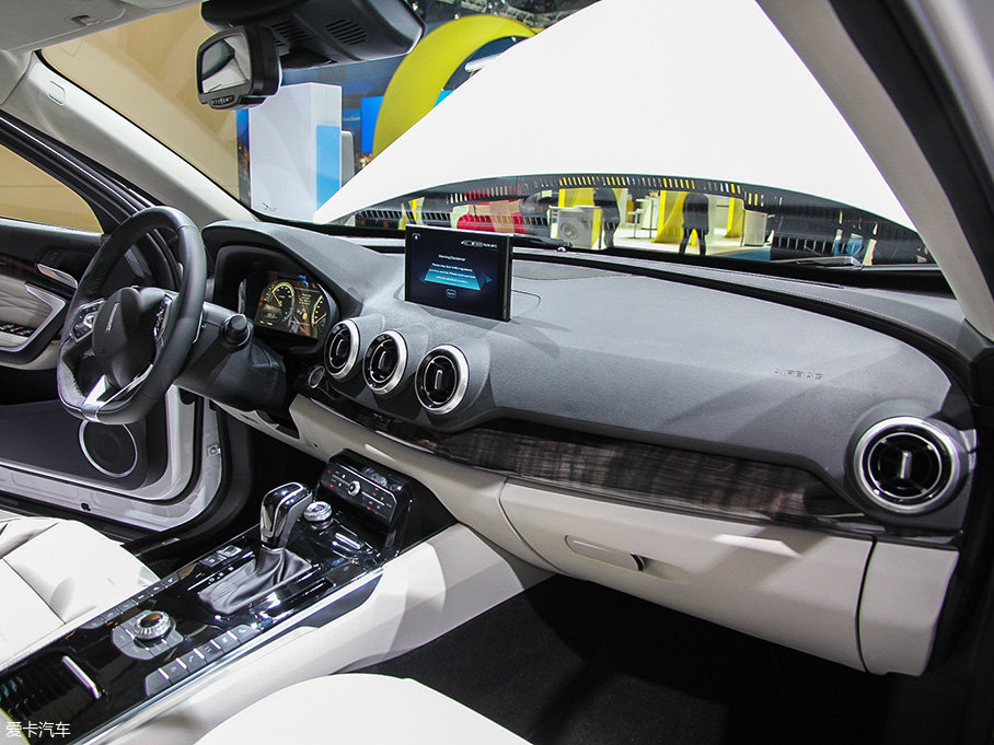 长城WEY P8混动SUV