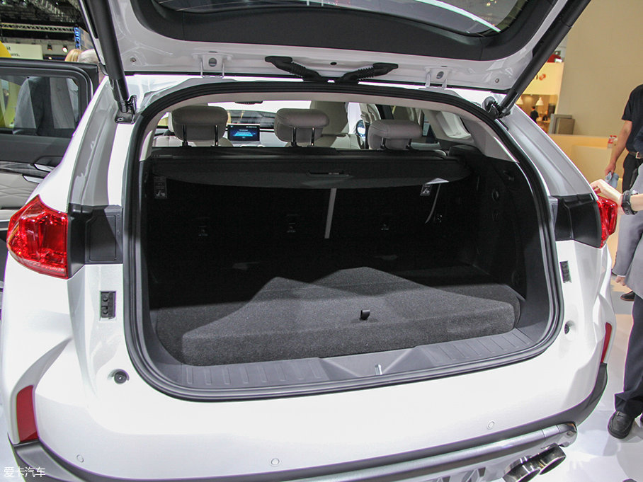 长城WEY P8混动SUV