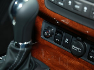 2018��Ӣ�����QX80 �Ϻ�܇չ