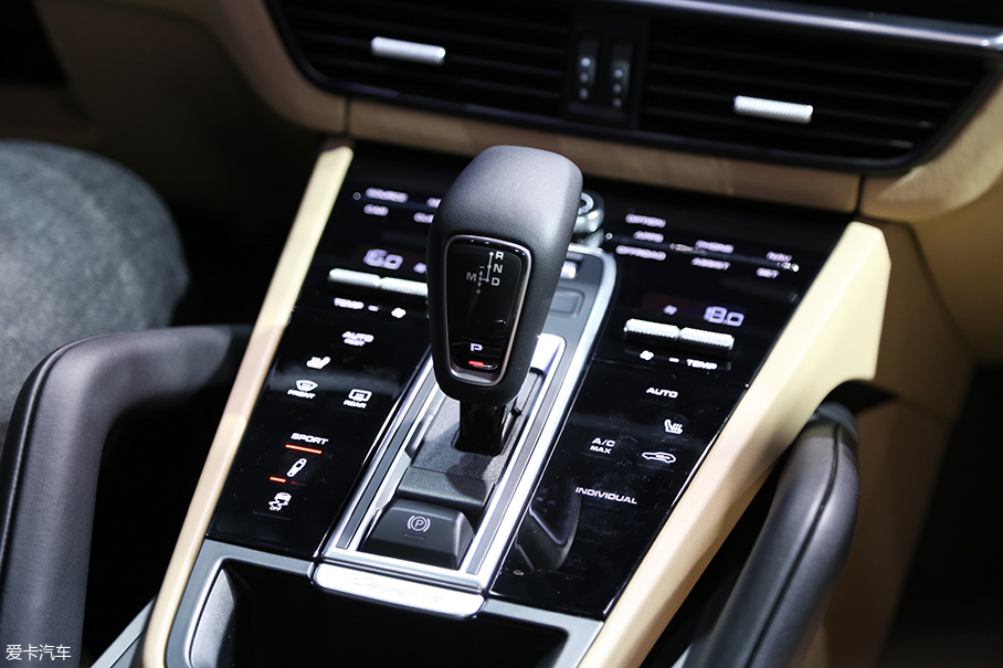 2017廣州車展；靜評(píng)；實(shí)拍；保時(shí)捷卡宴