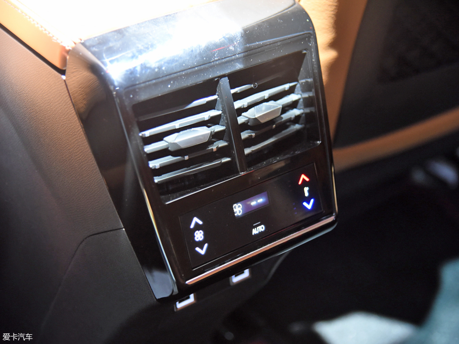 2017廣州車展；靜評；實拍；DS；DS 7