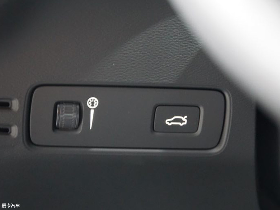 2017洛杉磯車展 沃爾沃XC40靜評(píng)