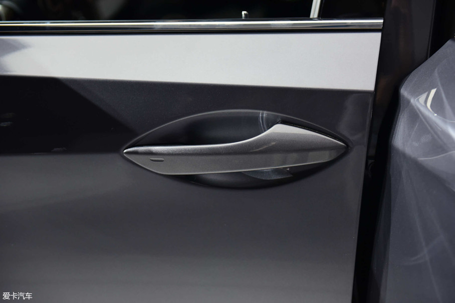 2017洛杉磯車展：雷克薩斯RX 7座版