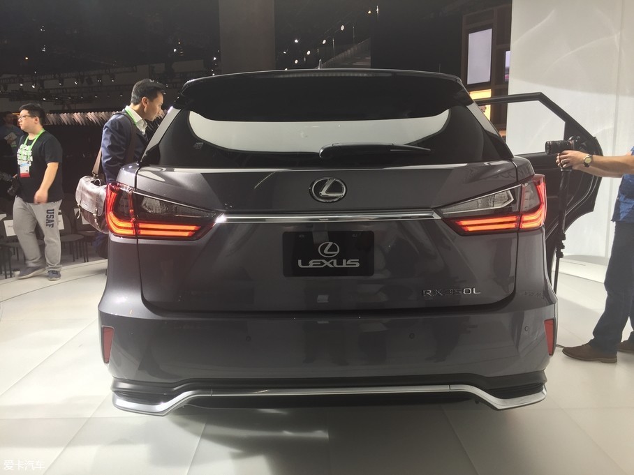 2017洛杉磯車展：雷克薩斯RX 7座版靜評