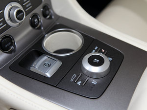 2009款V12 Vantage 中控区