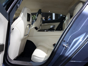 2009款V12 Vantage 后排空间
