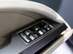 2009款V12 Vantage 主驾车窗控制区	
