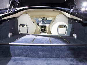 2009款V12 Vantage 空间座椅