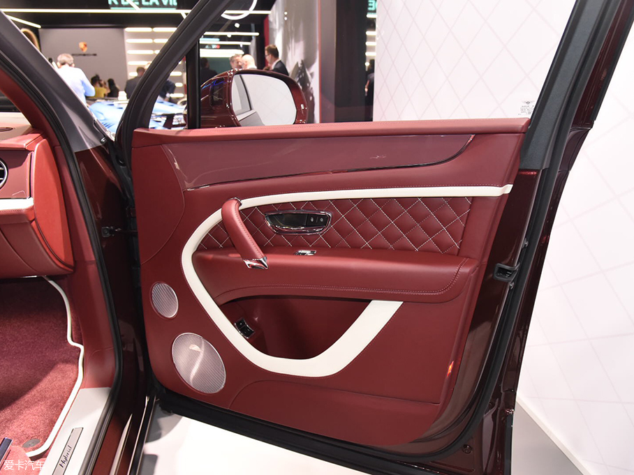 2018日內瓦車展；靜評；靜態評測；實拍；添越；添越PH