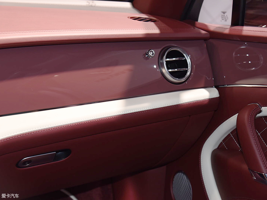 2018日內瓦車展；靜評；靜態評測；實拍；添越；添越PH