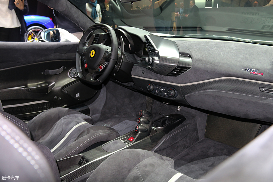 法拉利488 Pista;2018日內瓦車展