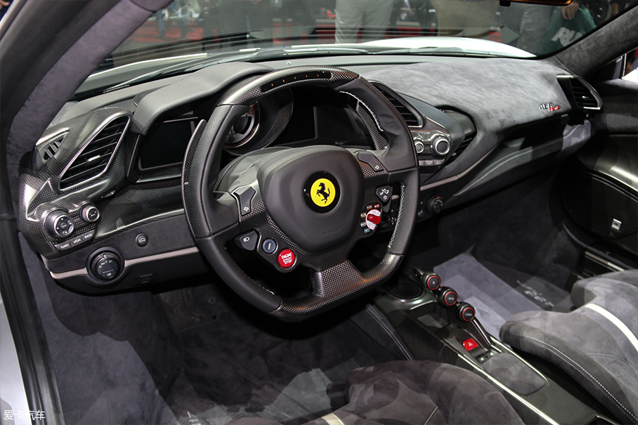 法拉利488 Pista;2018日內瓦車展