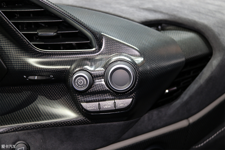 法拉利488 Pista;2018日內瓦車展