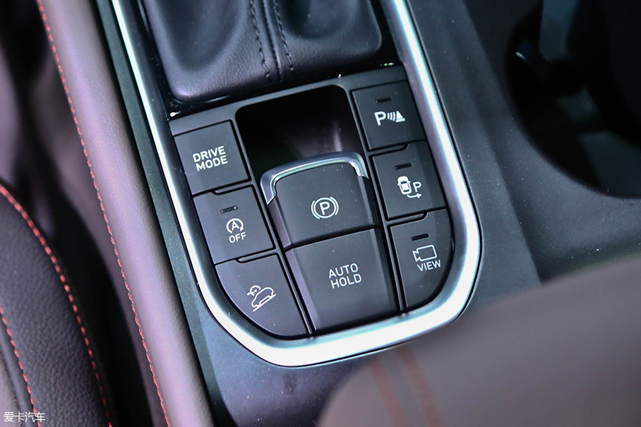 2018日內(nèi)瓦車展；2018日內(nèi)瓦車展靜評(píng)；現(xiàn)代Santa Fe