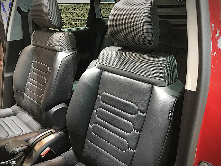 2018日內(nèi)瓦車展 雪鐵龍C3 AIRCROSS靜評