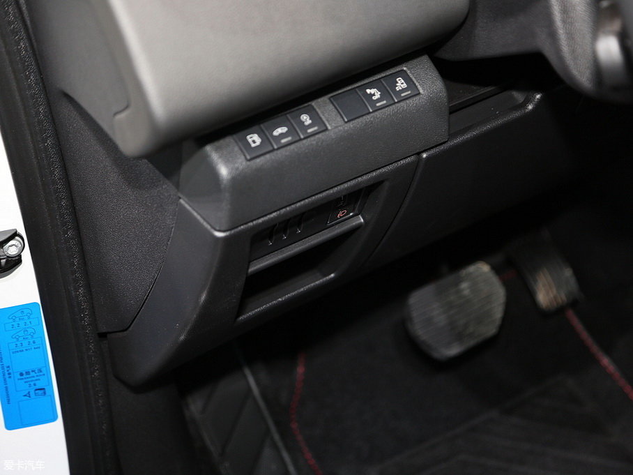 2018�����3008 