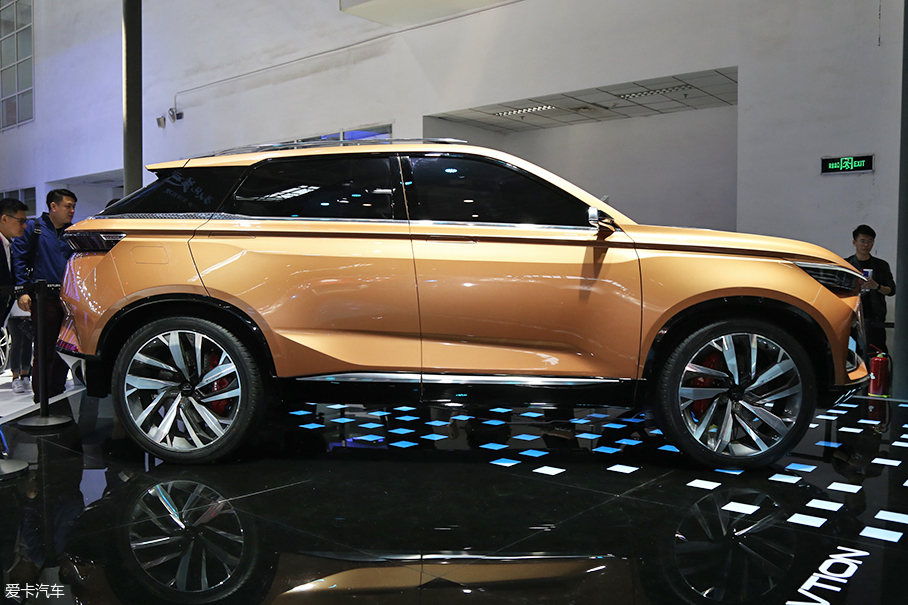 2018北京車展；實拍；奔騰T77概念車型