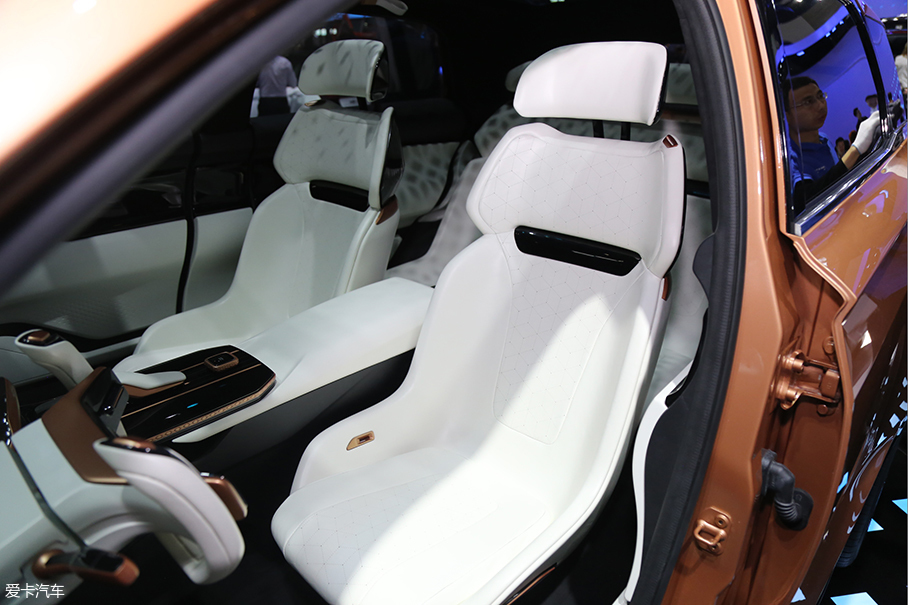 2018北京車展；實拍；奔騰T77概念車型