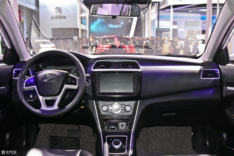 力帆汽車2018款力帆650EV