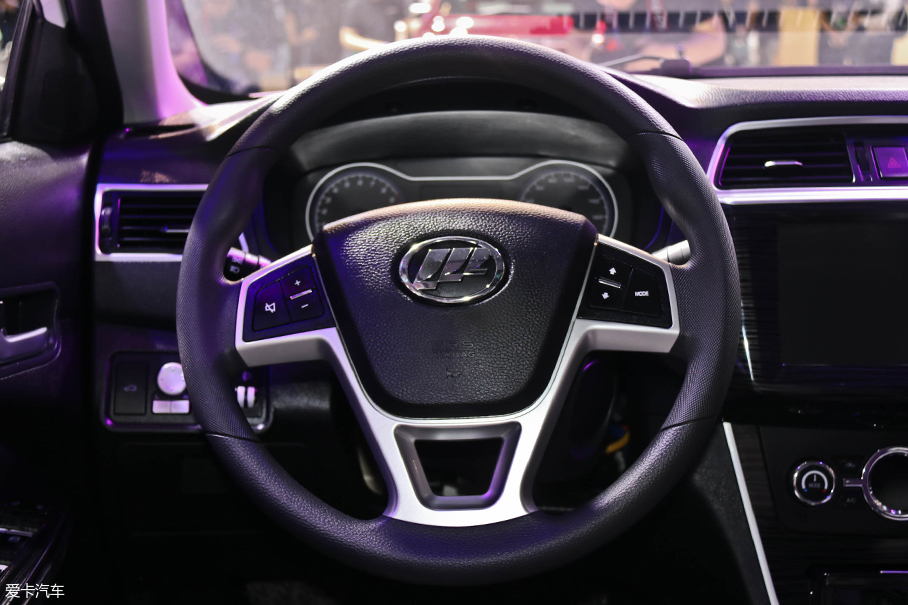 力帆汽車2018款力帆650EV