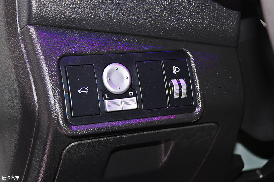 力帆汽車2018款力帆650EV