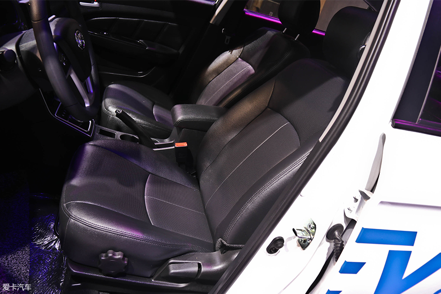 力帆汽車2018款力帆650EV