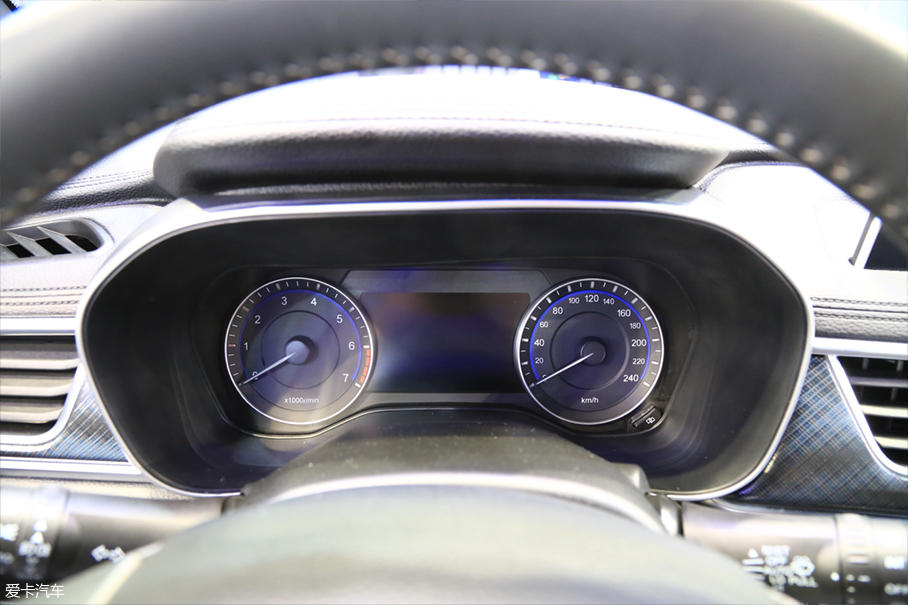 東風(fēng)風(fēng)光580混動(dòng)版內(nèi)飾