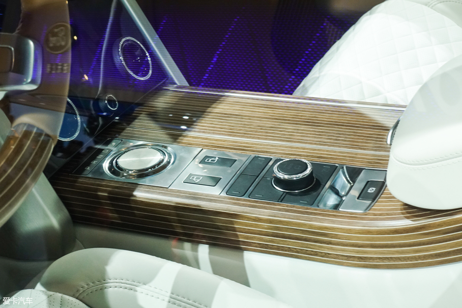 2018北京車展；靜評；實拍；攬勝SV Coupe；